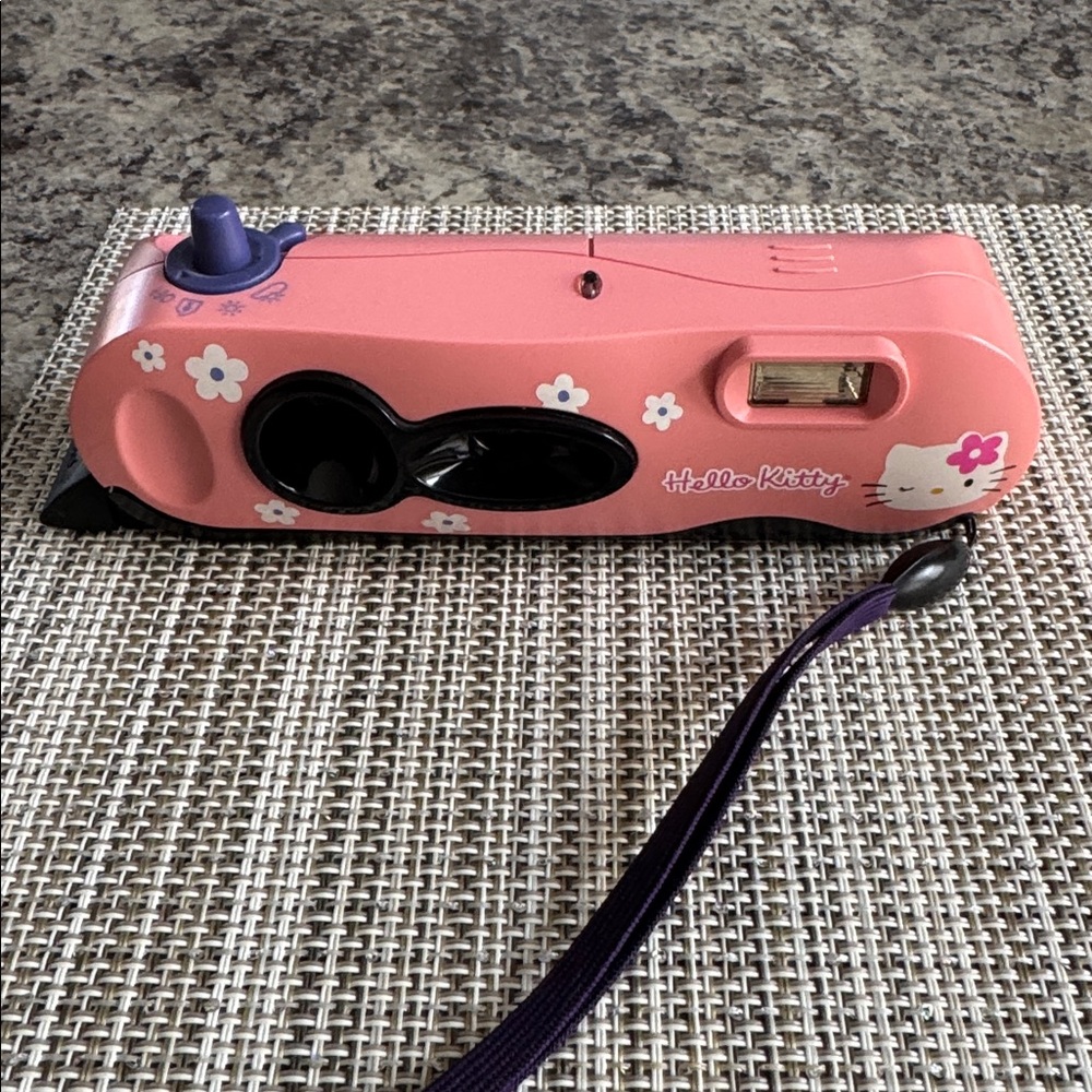 Sanrio Hello Kitty Vintage Retro Polaroid I-Zone Pink Camera 2003 Y2K - Picture 2 of 11